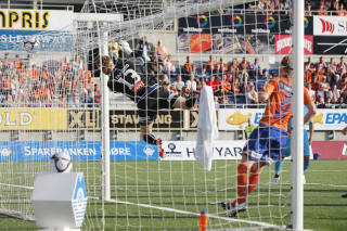 SAVN: Anders Lindegaard kunne lite gj�re med Andr� Muris reduseringsm�l, men dansken leverte en imponerende forestilling, og vil bli et savn for Aalesund n� som han reiser hjem til dansk fotball.Foto: Svein Ove Ekornesv�g / SCANPIX