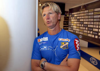 CUPFINALE: Lyn-trener Kent Bergersen vurderer � spare spillere mot Brann i cupen torsdag for � v�re best mulig forberedt til den virkelige �cupfinalen� - nedrykkskampen mot Bod�/Glimt neste helg.
Foto: Svein Ove Ekornesv�g / SCANPIX .