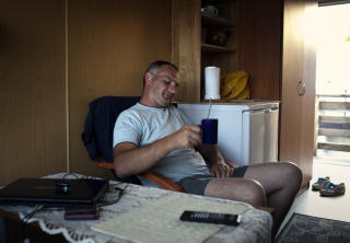 ET �R I BRAKKE: Tomasz Seeraszewica fra Polen har bodd i brakkebyen i et �r. Foto: Lars Lindqvist