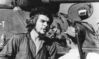 STORT FORBILDE: Ernesto �Che� Guevara var en av forbildene til Venstresocialistene, som i PETs arkiv ikke betegnes som politisk farlige. Det ble mest med snakk i partiet. Foto: AFP