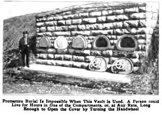 D�DSHVELV: Rundt 1890 ble det lansert begravelseshvelv. Var noen s� uheldige � bli gravlagt levende, kunne de komme seg ut ved hjelp av et hjul p� innsiden av d�ra.Foto: WIKIMEDIA COMMONS