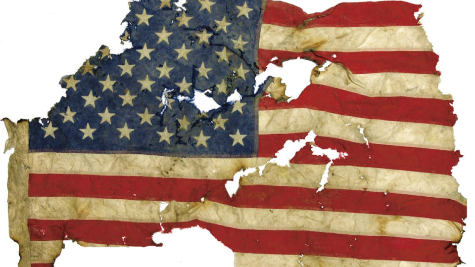 BLE IGJEN FRA 9/11: Dette flagget fra World Trade Center er n� en del av den permanente utstillingen hos Smithsonian.