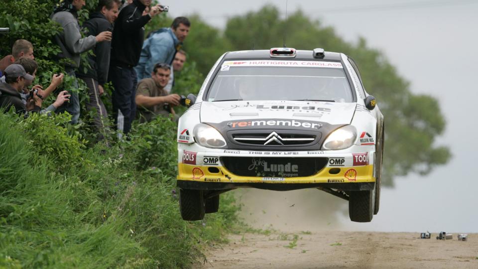 IKKE BRA NOK: Petter Solberg har havnet p� pallen med sin Citroen, men er likevel p� utkikk etter en bedre bil. Foto: EPA/Bartlomiej Zborowski