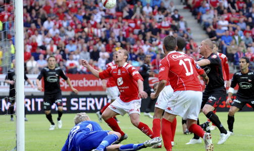 TRENGTE OVERTID: F�rst p� overtid klarte Brann � sikre tre poeng. Mye p� grunn av en god FFK-keeper Erik Br�then, her liggende p� bakken i helbl�tt. Foto: Marit Hommedal, Scanpix