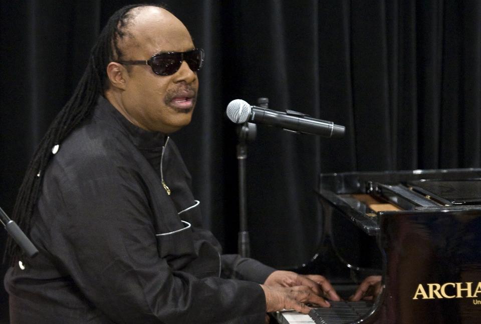 KOMMER: Stevie Wonder er p� plass i Staples Center under minnestunden i morgen. Foto: SCANPIX