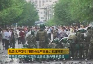 OPPT�YER: Oppt�yene i Xinjiang er de blodigste siden massakren p� Den himmelske freds plass. Foto: REUTERS TV/SCANPIX