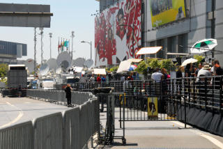 80 MEDIER: Presse fra hele verden tar oppstilling utenfor Staples Center. Foto: GEIR BARSTEIN