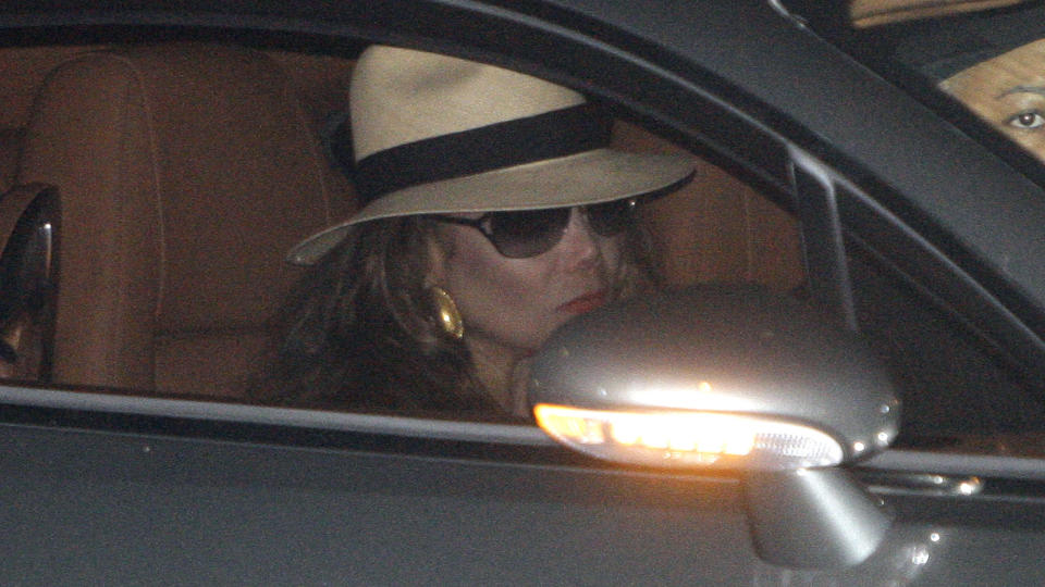 FAMILIEN TOK FARVEL: La Toya Jackson, Michael Jacksons s�ster, p� Forest Lawn Memorial Parks. Foto: SCANPIX/AP Photo/Rick Bowmer