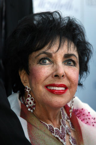KOMMER HELLER IKKE: Elizabeth Taylor vil s�rge alene. Foto: AFP PHOTO GABRIEL BOUY