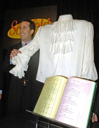 THE PUFFY SHIRT: Skjorta som Jerry Seinfeld brukte i episode 66 er utstilt p� Smithsonian National Museum of American History. Foto: Stephen Boitano/Getty Images/AFP
