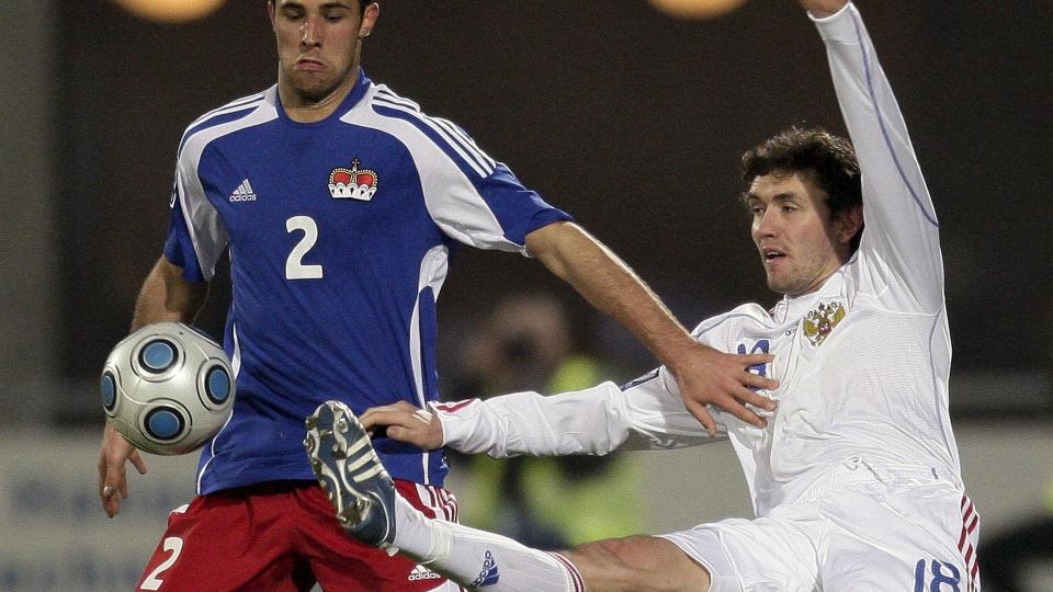 INGEN ENGELSK: Jurij Zjirkov (h�yre) trodde ikke han ville f� bruk for engelsken, og er som sin landsmann Roman Pavljutsjenko i Tottenham avhengig av tolk i sin f�rste tid i Chelsea og Premier League.Foto: SCANPIX/REUTERS/Miro Kuzmanovic