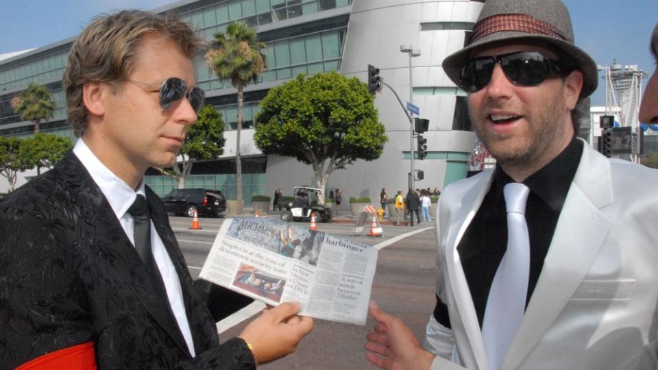 I LOS ANGELES: Espen Eckbo og Steinjo utenfor Staples Center. Foto: GEIR BARSTEIN