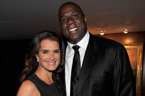 P� MINNESTUNDEN: Brooke Shields og tidligere basketspiller Earvin 'Magic' Johnson