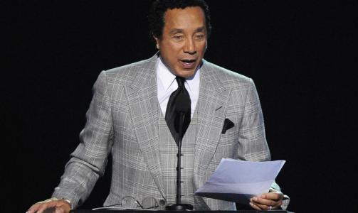 HILSTE: Musiker Smokey Robinson leste opp hilsener fra blant annet Nelson Mandela. Foto SCANPIX
