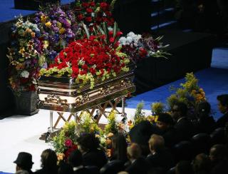 GULLB�RE: Kongen av pop skal begraves i en kiste av gull. Foto: REUTERS/Mario Anzuoni/Scanpix