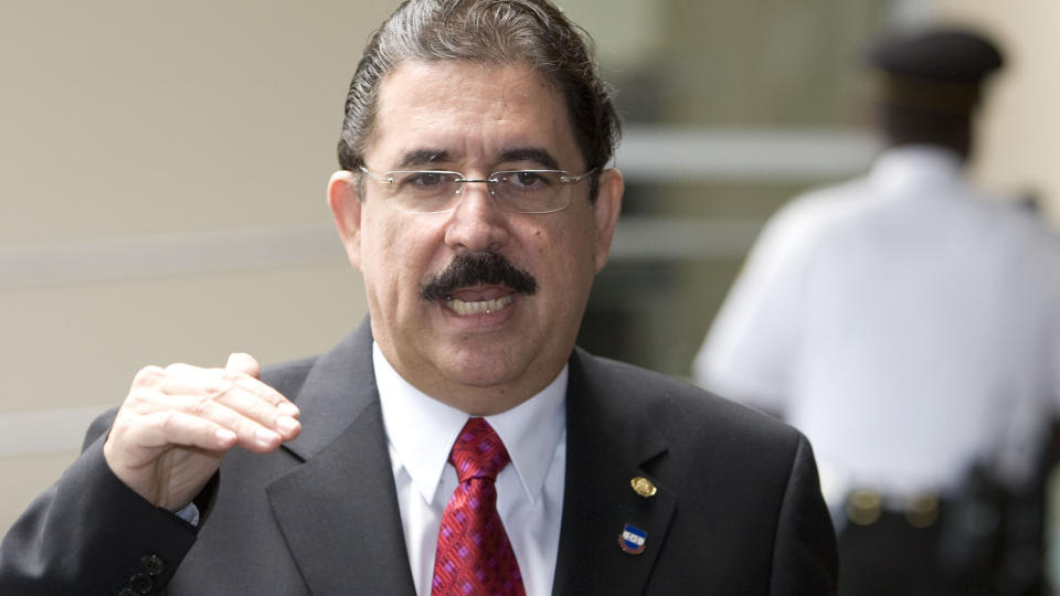 M�TTE CLINTON I DAG:  Den styrtede presidenten i Honduras Manuel Zelaya m�tte USAs utenriksminister Hillary Clinton i Washington tirsdag. Foto: REUTERS / Edgard Garrido / Scanpix