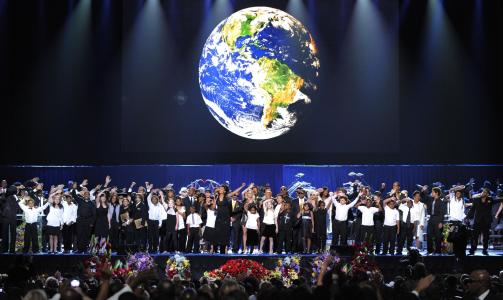 HEAL THE WORLD:  Stemningen l�fta seg under allsangen av Heal the World Foto: AP/Mark J. Terrill