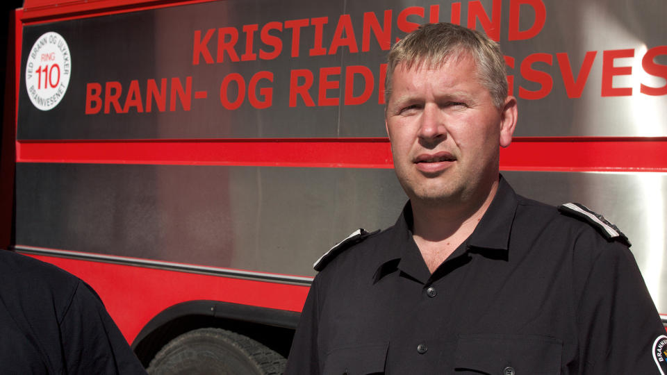 
RYDDER OPP: Varabrannsjef Torbj�rn K. Sagen vil ha slutt p� p�belstrekene ved Kristiansund brannstasjon. Foto: Erik Hattrem