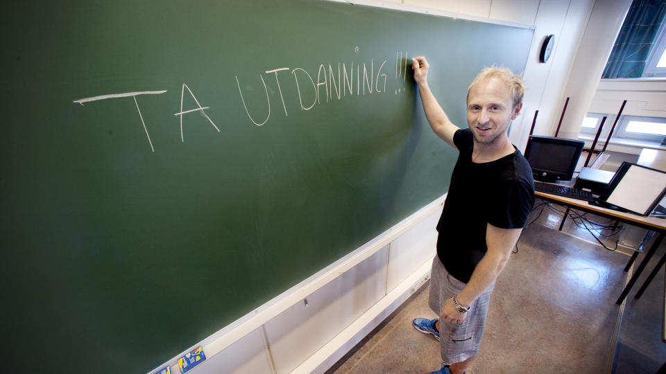 SKOLEGLAD: Fredrikstads Hans Erik Ramberg har utdannet seg til l�rer ved siden av fotballkarrieren. Han mener karrieresenteret er tidenes utdanningsmulighet for norske fotballspillere.Foto: John Terje Pedersen/Dagbladet