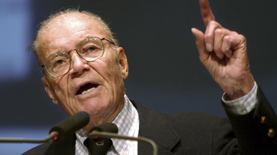 - EN KALD HJERNE: Alt McNamara gjorde som amerikansk forsvarsminister tok sikte p� � bygge opp USAs evne til � dominere verden med sitt v�penarsenal, skriver Gudleiv Forr i dag.  Foto: REUTERS/Albert Gea/SCANPIX