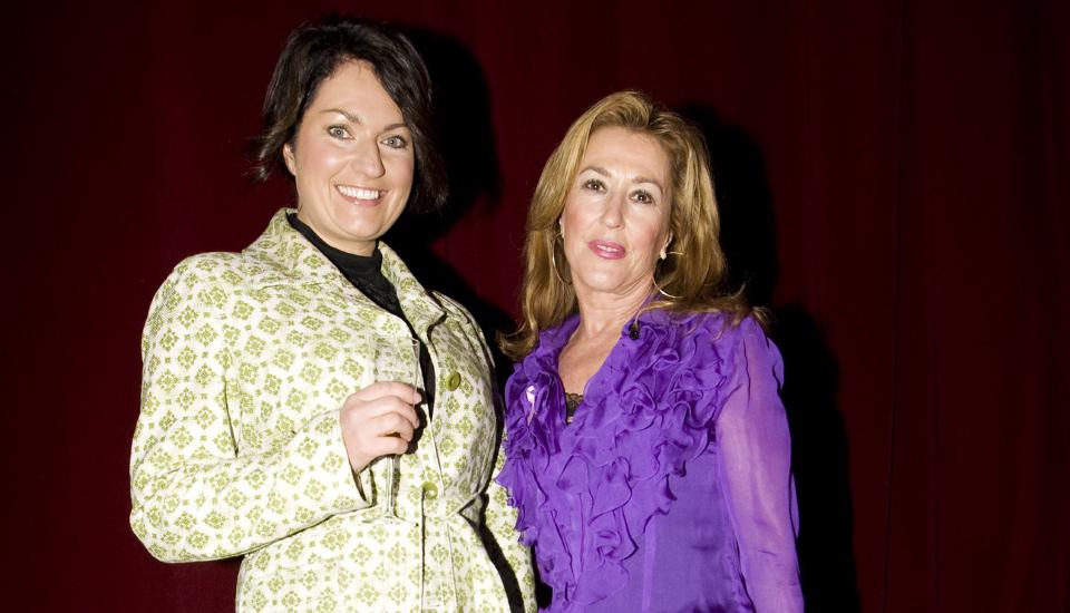 LEGGER NED BLOGGEN SIN: Kjendisblogger Trine Grung vil ikke lenger v�re en offentlig person. Her sammen med Jasmin Haraldsen. Foto: SCANPIX