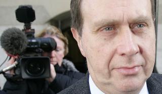 AVLYTTET TELEFONER: Clive Goodman, hoffreporter i News Of The World. Og han var ikke alene, if�lge The Guardian. Foto: REUTERS/Toby Melville/Scanpix