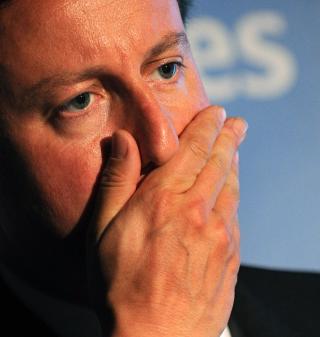 HAR ANSATT KONTROVERSIELL R�DGIVER: David Cameron har en tidligere News Of The World-redakt�r i staben, og kritiseres i britiske medier. Foto: EPA/ANDY RAIN/Scanpix