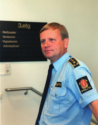 BR�T BES�KSFORBUDET:  Fungerende kriminalsjef i Romerike politidistrikt, Bj�rn Arne Tronier, bekrefter at 17-�ringen har f�tt en bot p� 8 000 kroner. Foto: Bj�rn Sigurds�n / Scanpix.