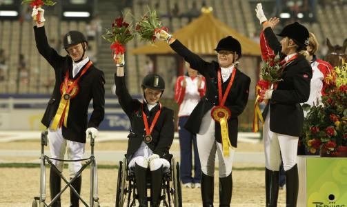 OL-BRONSE: Under Paralympics i fjor var Mariette Garborg p� det norske laget som vant bronse i dressurridning. Fra venstre Jens Dokkan, Mariette Garborg, Sigrid Rui og Ann Cathrin Lubbe. Foto: Kin Cheung/AP
