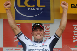 JUBEL P� PODIET: Hushovd jubler under premieseremonien etter � ha tatt sin sjuende etappeseier i Tour de France. Foto: Pascal Pavani, AFP/Scanpix