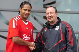 NY SPILLER: If�lge Benitez tok Glen Johnson et riktig valg, Liverpool, selv om han kunne tjent mer i andre klubber. Foto: REUTERS/Nigel Roddis