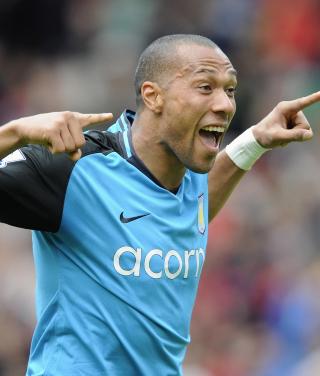 L�RDAG 15. AUGUST KL. 16: John Carew og Aston Villa �pner sesongen i tippekamptid, mot Wigan hjemme. Foto: REUTERS/Nigel Roddis