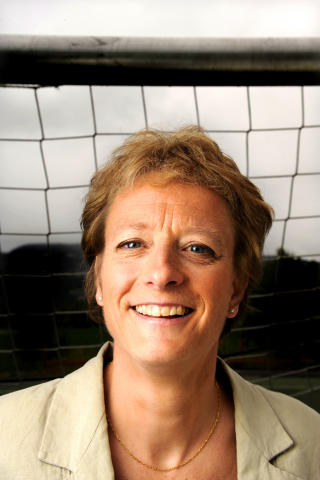 REGELTRO: - I den grad jeg har kompetanse p� noe, s� er det at jeg har jobba mye med administrative styringsmodeller, sier Karen Espelund om sin avskjed fra Norges Fotballforbund. - Der er det slik at hvis du ikke har styrets tillit, m� du ta konsekvensen av det. Det er jeg veldig for. Man kan synes det er feil at situasjonen oppsto. Men s�nn er spillereglene.