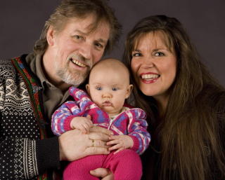 TO BLE TRE: Tor, Jenny og Tilje. - Vi er verdens lykkeligste trio, sier Jenny.