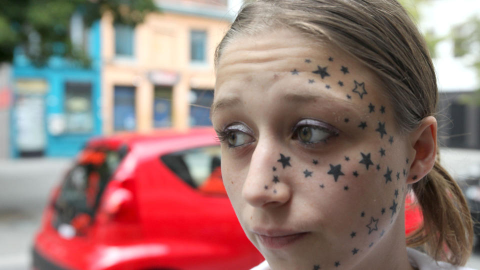 P� VEI TIL NY JOBB: Kimberley Vlaeminck har f�tt jobb hos �Tattoo Mike�. Foto: Stella Pictures