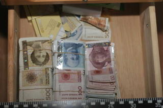 BESLAG: Enorme mengder narkotika og kontanter ble funnet i l�pet av �Operasjon Broken Lorry�. I alt har bakmennene m�tte t�le � bli d�mt til omtrent 40 millioner kroner i inndragning.