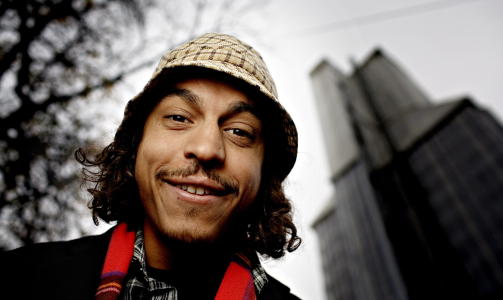 M�TTE FLYKTE: Timbuktu, eller Jason Diakit� som han egentlig heter, fikk problemer med bussen p� vei hjem fra Stavernfestivalen i dag morges. Foto: Lars Eivind Bones