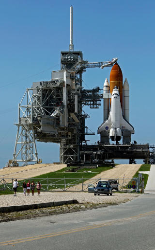 UTSATT: Oppskytingen er utsatt tre ganger, men i natt gj�r Nasa et nytt fors�k p� � skyte opp Endeavour. Foto: Chip Somodevilla/Getty Images/AFP