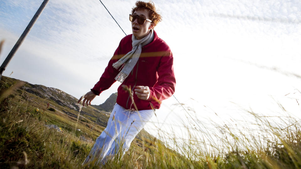 �YE UT MOT �YA: Erlend �ye mener at det ikke f�les noe spesielt � spille p� �yafestivalen, at festivalen har et uengasjert publikum og at den er for kapitalistisk. Det f�r �yafestivalen til � reagere. Foto: Tore Meek / SCANPIX