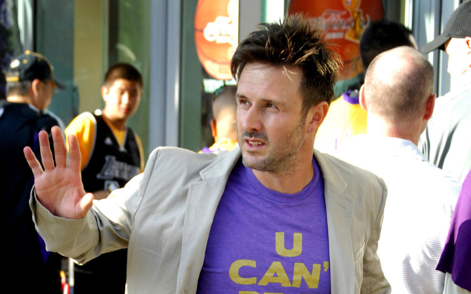STUNTER FOR FATTIGE: �Skrik�-stjerna David Arquette (37) vil gj�re en innsats for USAs fattige ved � tilbringe store deler av tirsdag og onsdag i en boks av pleksiglass over New York sentrum. Foto: Stella Pictures