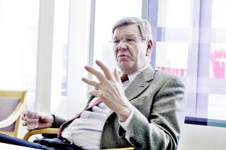 ETTERLYSER NORSK: NHO-direkt�r Finn Bergesen. Foto: BJ�RN LANGSEM
