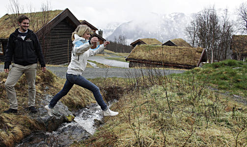 SPRANGET: Kristin Kloster og Henrik Fl�ymo forlot studier og Bergen til fordel for det gode liv p� Harahorn. Alle foto: Ole C. H. Thomassen