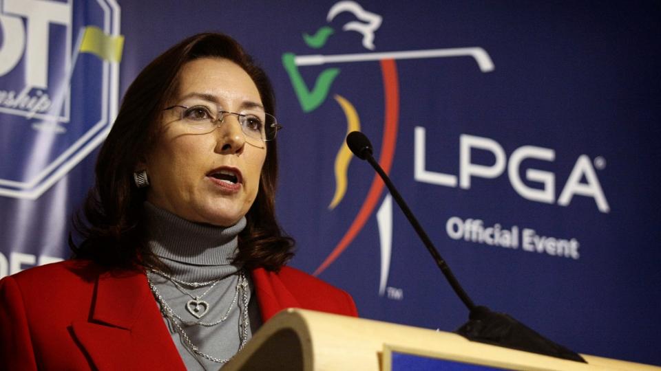 TRAKK SEG: Den globale finanskrisen har bidratt til at flere turneringer p� LPGA-touren er tatt av kalenderen. Spillerne f�lte at Carolyn Bivens ikke h�ndterte den vanskelige tiden p� godt nok vis, og i dag trakk hun seg fra jobben som sjef for LPGA. Foto: SCANPIX/AP/Palm Beach Post
