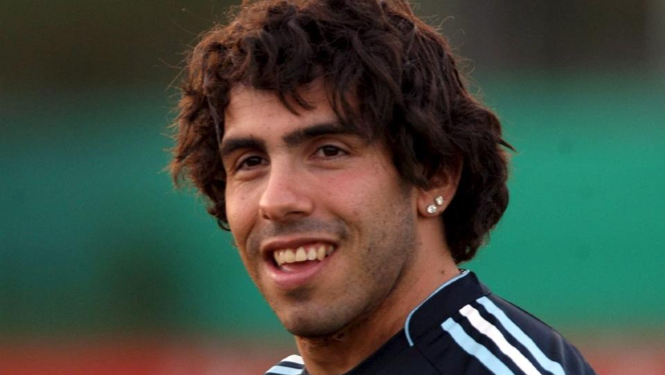 SAMME BY, NY KLUBB: Carlos Tevez er enig med Manchester City om � fortsette karrieren der. Foto: SCANPIX/EPA/CEZARO DE LUCA