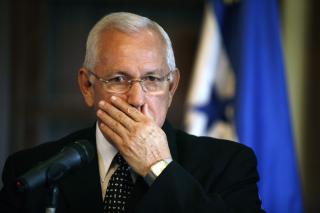 INNSATT AV MILIT�RET: - Ingen kan f� meg til � g� av, sier Honduras' fungerende president Roberto Micheletti, som ble innsatt av kuppmakerne. Foto: REUTERS/Tomas Bravo