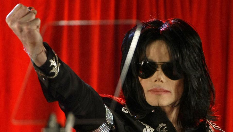 RUSH AV BIOGRAFIER: Michael Jacksons d�dsfall har f�rt til en lang rekke nye og planlagte bokutgivelser. Foto: SCANPIX / REUTERS/Stefan Wermuth
