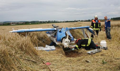 INGEN ALVORLIG SKADD: Begge fart�yene endte opp i en �ker etter ulykken.  Foto: SCANPIX