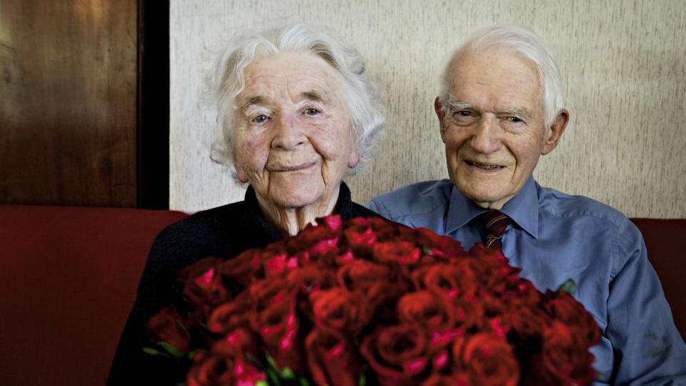2009: Hjemme i stua p� Sk�yen i Oslo har Sidsel (97) og Carl Henrik (100) nylig feiret atombryllup &mdash; 75-�rs bryllupsdag.