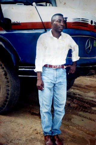 DREPT: Leiebilsj�f�ren Abedi Kasongo ble if�lge p�talemyndigheten drept av de to nordmennene, f�r de stakk av med bilen hans. Foto: Espen R�st/DAGBLADET