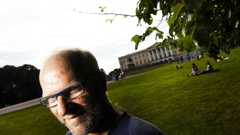 - JEG HAR LIGGET RUNDT DOSK�LA OG GR�TT: Ingar Helge Gimle vet godt hva angst er. N� gj�r han seg klar til � spille Sven O. H�iby i filmatiseringen av H�vard Meln�s' bok �En helt vanlig dag p� jobben�.